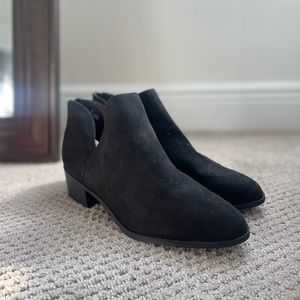 OLD NAVY BLACK BOOTIES
